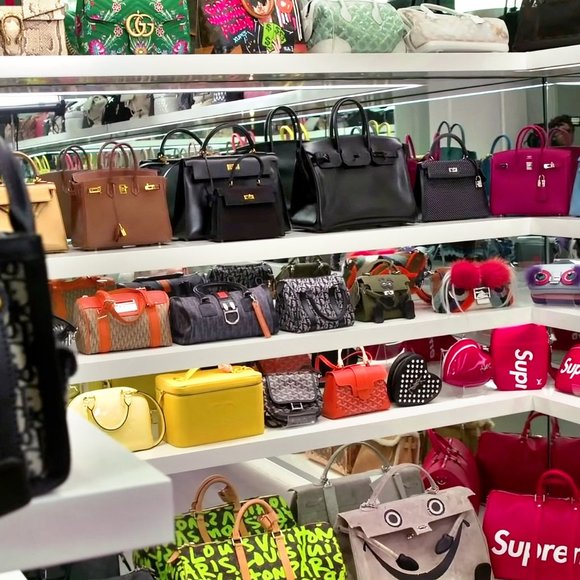 Meet your Posher, Valentino - Picture 3 of 3